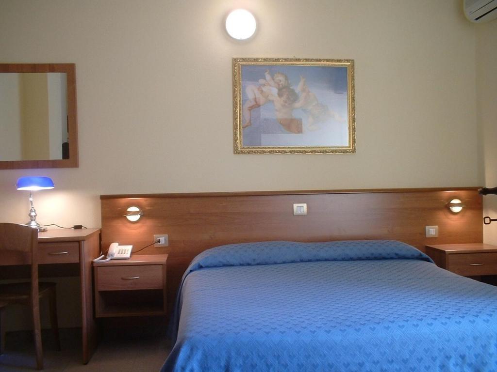 Hotel Il Vulcano Tropea Habitación foto