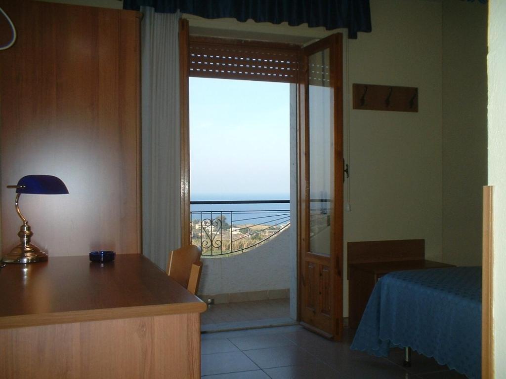 Hotel Il Vulcano Tropea Habitación foto